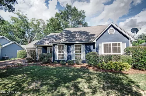 Exterior - 861 Laurel Dr, Flowood, MS 39232 photo 3 of 5