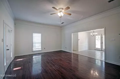 Living - 861 Laurel Dr, Flowood, MS 39232 photo 3 of 3