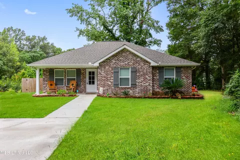912 Central Ave, Picayune, MS 39466