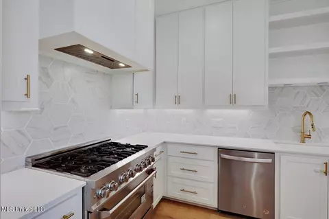 Kitchen - 135 Herons Bay Cir, Madison, MS 39110 photo 4 of 4