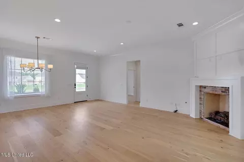 Living - 135 Herons Bay Cir, Madison, MS 39110 photo 3 of 4