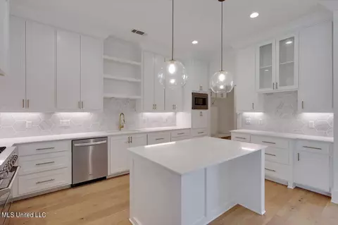 Kitchen - 135 Herons Bay Cir, Madison, MS 39110 photo 1 of 4