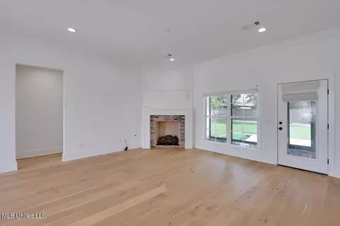 Living - 135 Herons Bay Cir, Madison, MS 39110 photo 2 of 4