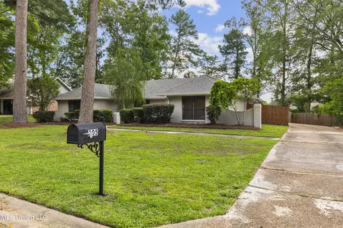 305 Camelia Trl, Brandon, MS 39047 photo 2