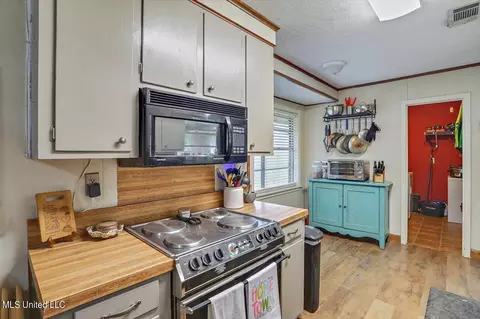 Kitchen - 2813 Pine Circle Dr, Pearl, MS 39208 photo 2 of 2
