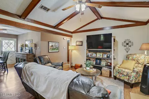 Living - 2813 Pine Circle Dr, Pearl, MS 39208 photo 1 of 1