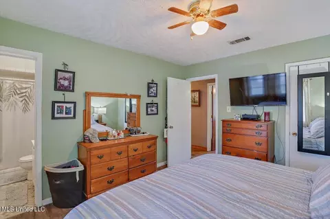 Bedroom - 2813 Pine Circle Dr, Pearl, MS 39208 photo 2 of 3
