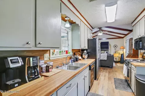 Kitchen - 2813 Pine Circle Dr, Pearl, MS 39208 photo 1 of 2