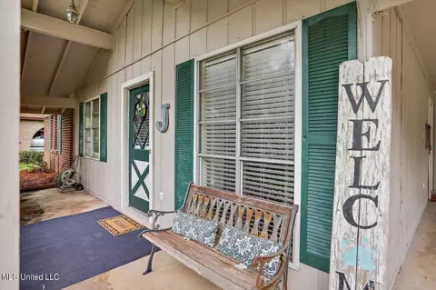 Exterior - 2813 Pine Circle Dr, Pearl, MS 39208 photo 2 of 5
