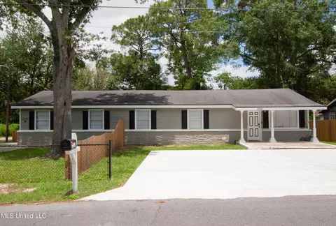 2214 22nd St, Pascagoula, MS 39581