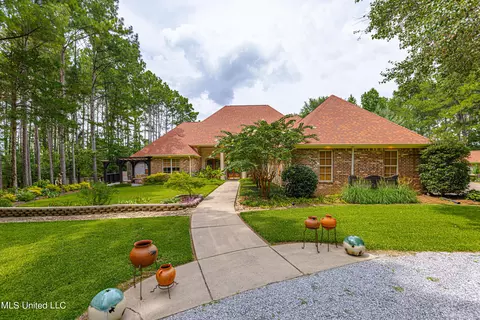 131 Eastridge Ln, Canton, MS 39046