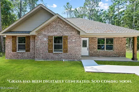 218 Art St, Waveland, MS 39576