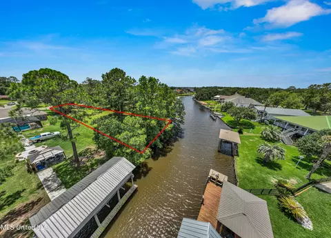 647 N Haven Dr, Biloxi, MS 39532