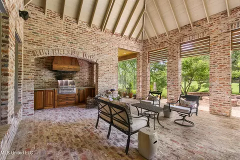 Exterior - 107 Fenwick Cir, Madison, MS 39110 photo 7 of 27