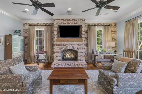 Living - 107 Fenwick Cir, Madison, MS 39110 photo 7 of 9