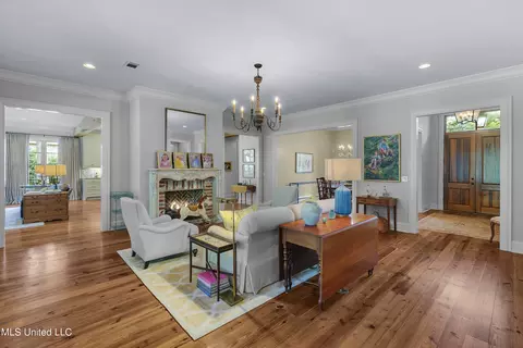 Living - 107 Fenwick Cir, Madison, MS 39110 photo 3 of 9