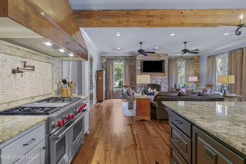 Kitchen - 107 Fenwick Cir, Madison, MS 39110 photo 11 of 12
