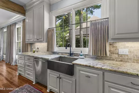 Kitchen - 107 Fenwick Cir, Madison, MS 39110 photo 7 of 12