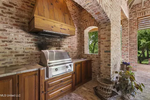 Kitchen - 107 Fenwick Cir, Madison, MS 39110 photo 12 of 12