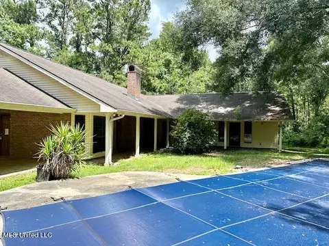 8 George Pearson Rd, Picayune, MS 39466