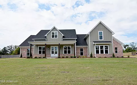 2779 Turkey Creek Dr, Olive Branch, MS 38654