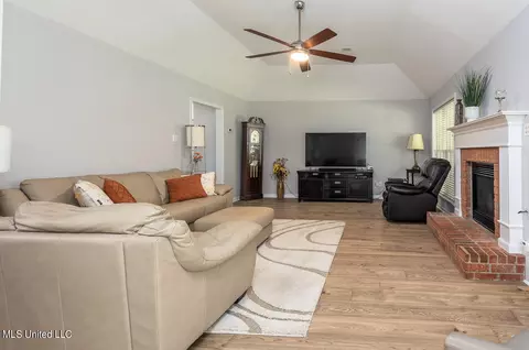 1405 N Pendulum Dr, Hernando, MS 38632 photo 8