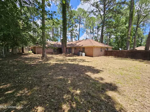 Exterior - 816 Winthrop Cir, Jackson, MS 39206 photo 4 of 4