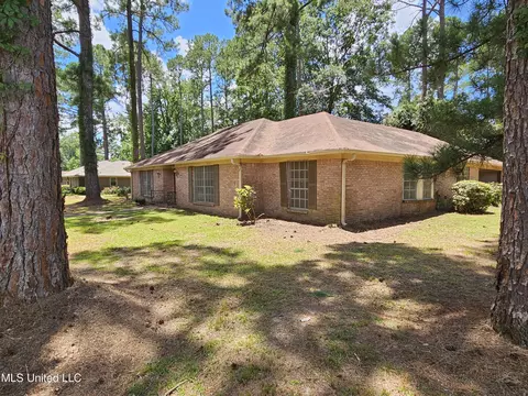 Exterior - 816 Winthrop Cir, Jackson, MS 39206 photo 2 of 4