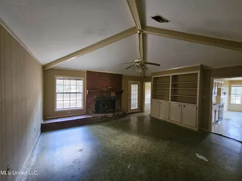 Living - 816 Winthrop Cir, Jackson, MS 39206 photo 1 of 1