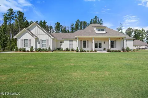 172 Fallen Oaks Dr, Brandon, MS 39047
