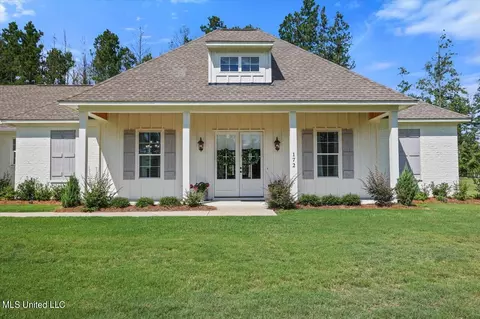 Exterior - 172 Fallen Oaks Dr, Brandon, MS 39047 photo 2 of 16