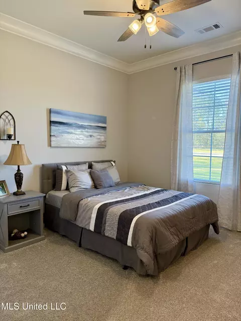 Bedroom - 172 Fallen Oaks Dr, Brandon, MS 39047 photo 5 of 6