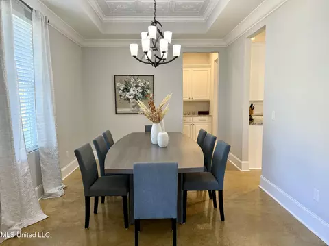 Dining - 172 Fallen Oaks Dr, Brandon, MS 39047 photo 2 of 3