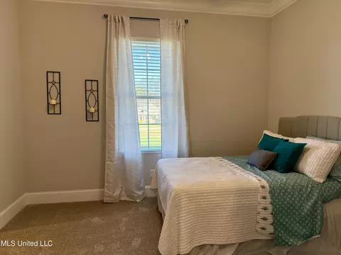 Bedroom - 172 Fallen Oaks Dr, Brandon, MS 39047 photo 4 of 6