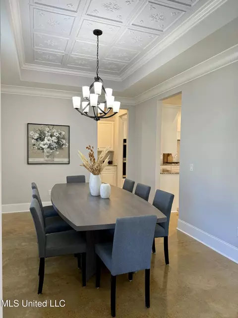 Dining - 172 Fallen Oaks Dr, Brandon, MS 39047 photo 1 of 3