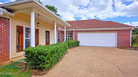 602 Edgewater Branch Dr, Brandon, MS 39042 photo 2