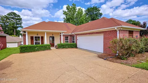 602 Edgewater Branch Dr, Brandon, MS 39042