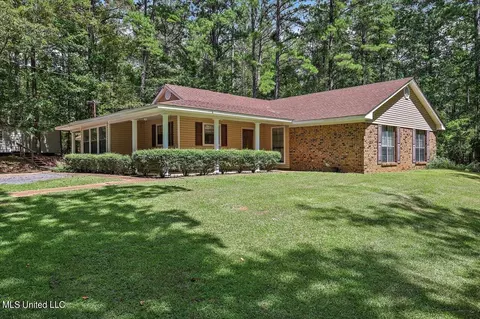 115 Hickory St, Brandon, MS 39042