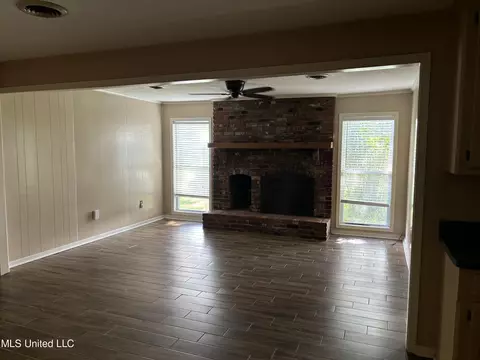 5265 Wayneland Dr, Jackson, MS 39211 photo 2