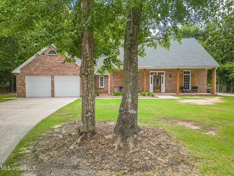 13813 Mesa Rd, Ocean Springs, MS 39564