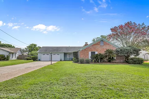 326 Eastview Dr, Biloxi, MS 39531