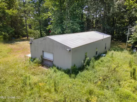 1102 S A S Red Banks Rd, Holly Springs, MS 38635