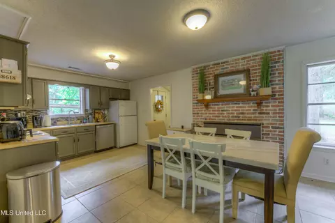 Dining - 15 Crestfield Rd, Coldwater, MS 38618 photo 1 of 2
