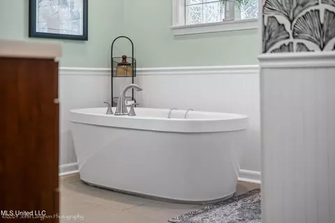 Bath - 920 W Green T Lk, Hernando, MS 38632 photo 5 of 8