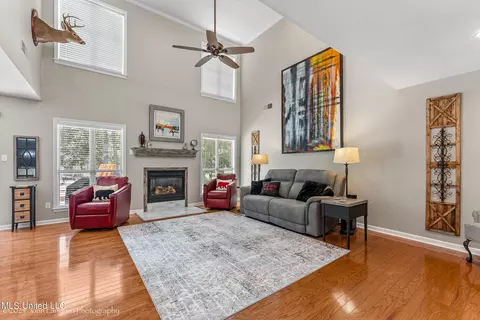 Living - 920 W Green T Lk, Hernando, MS 38632 photo 1 of 2