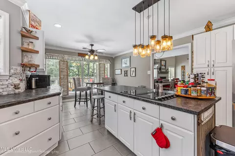 Kitchen - 920 W Green T Lk, Hernando, MS 38632 photo 4 of 4