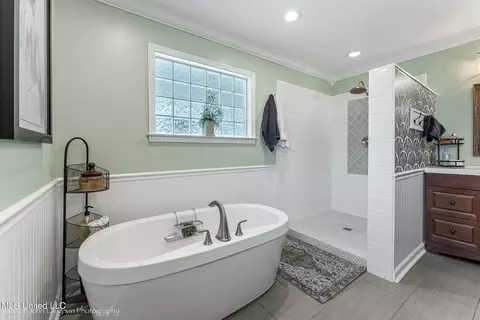 Bath - 920 W Green T Lk, Hernando, MS 38632 photo 3 of 8
