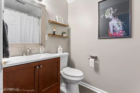 Bath - 920 W Green T Lk, Hernando, MS 38632 photo 7 of 8
