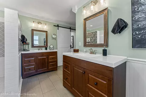 Bath - 920 W Green T Lk, Hernando, MS 38632 photo 4 of 8