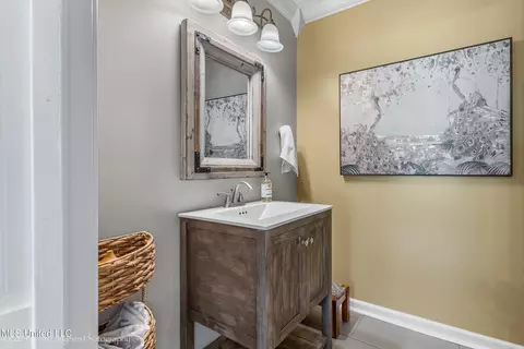 Bath - 920 W Green T Lk, Hernando, MS 38632 photo 1 of 8